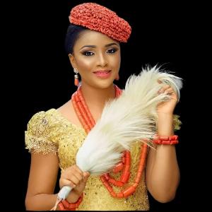 Traditional Nigerian Irukere Horsetail – Cultural Decorative Accessory - Image 3